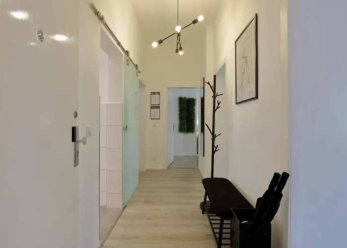 Modern Und Ruhig, Mit Garage & Ps4, Nahe Messe, Rue Und Uniklinik, Voll Ausgestattete Kueche, Bad Mit Dusche Und Badewanne *